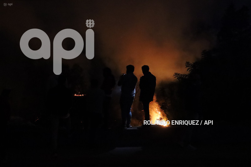 INCENDIO-QUITO-GUAPULO