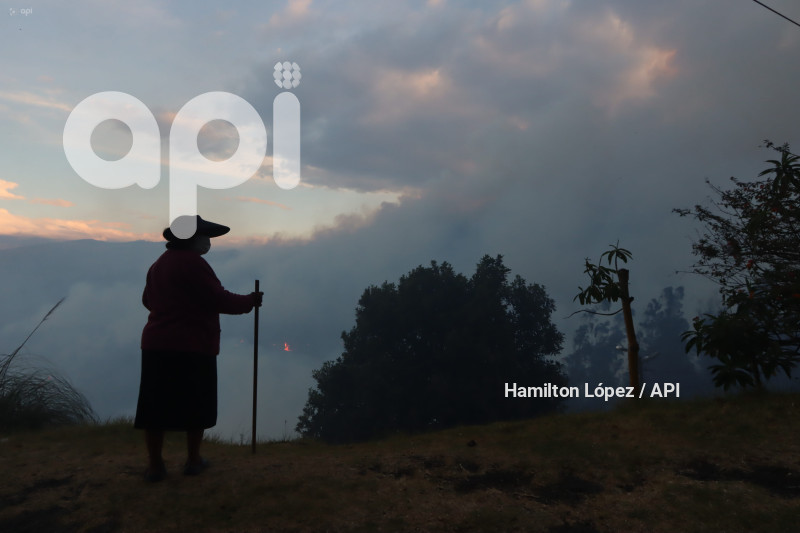 UIO-INCENDIO-SIMÓN-BOLÍVAR