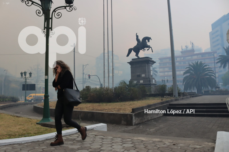 UIO-INCENDIO-SIMÓN-BOLÍVAR