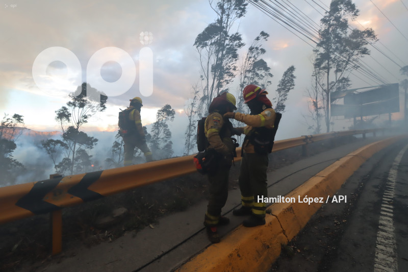 UIO-INCENDIO-SIMÓN-BOLÍVAR