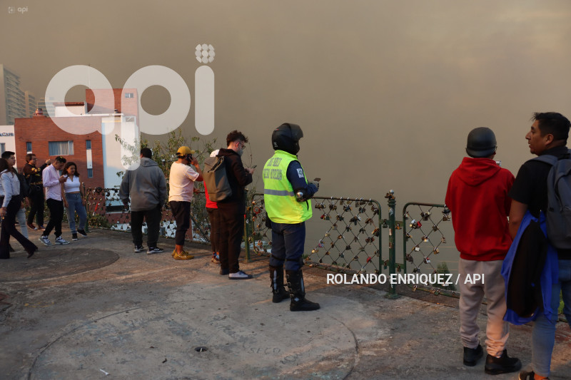 INCENDIO-QUITO-GUAPULO