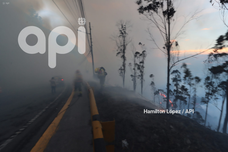 UIO-INCENDIO-SIMÓN-BOLÍVAR