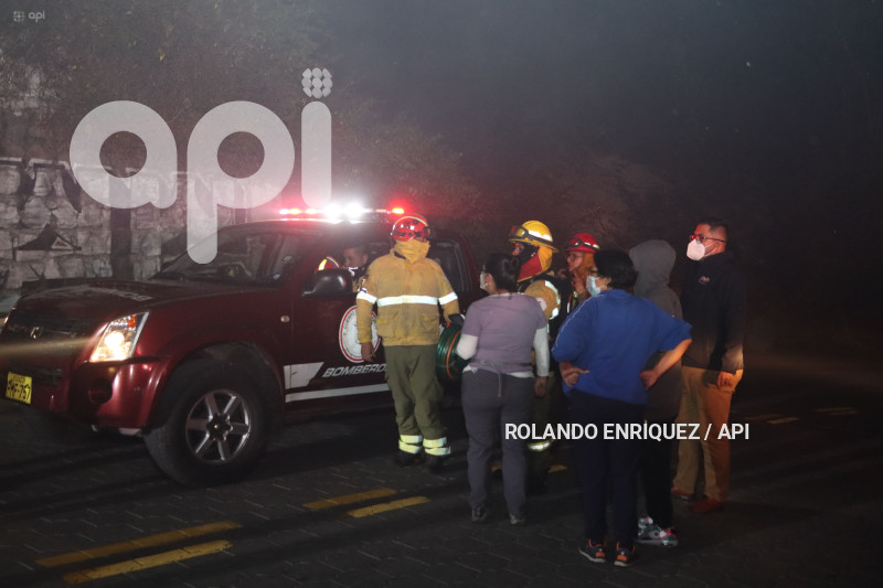 INCENDIO-QUITO-GUAPULO