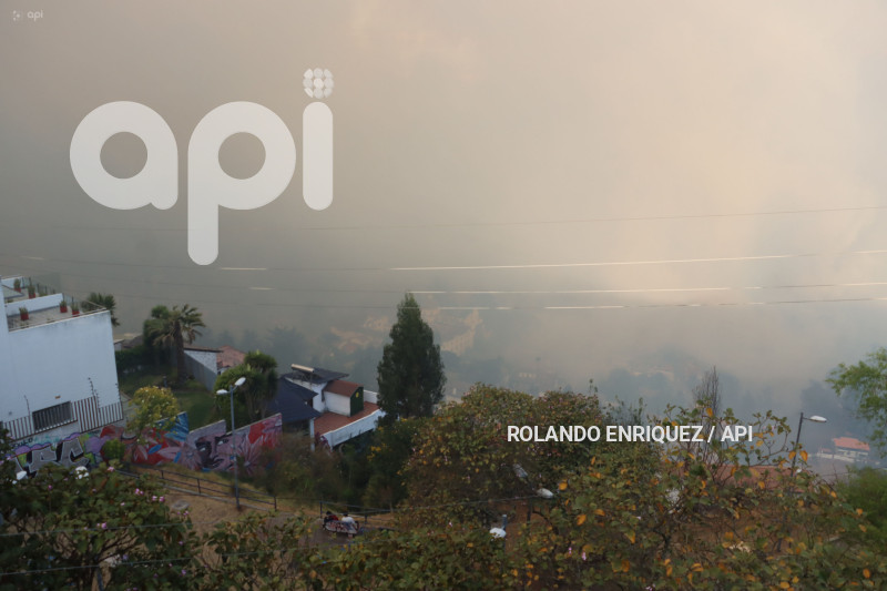 INCENDIO-QUITO-GUAPULO
