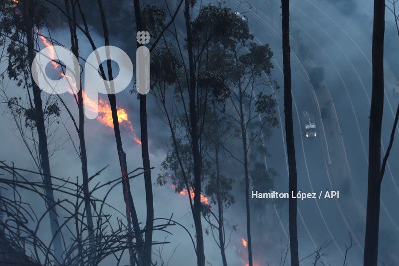 UIO-INCENDIO-SIMÓN-BOLÍVAR