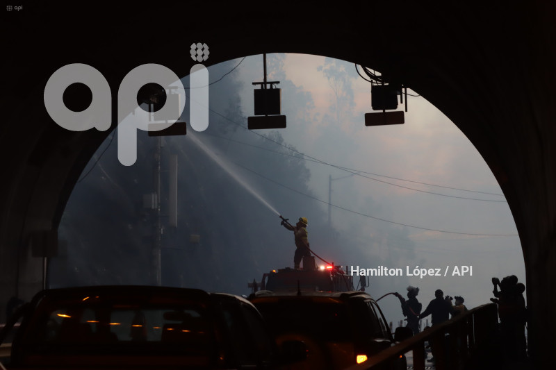 UIO-INCENDIO-SIMÓN-BOLÍVAR