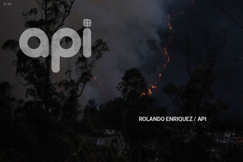 INCENDIO-QUITO-GUAPULO