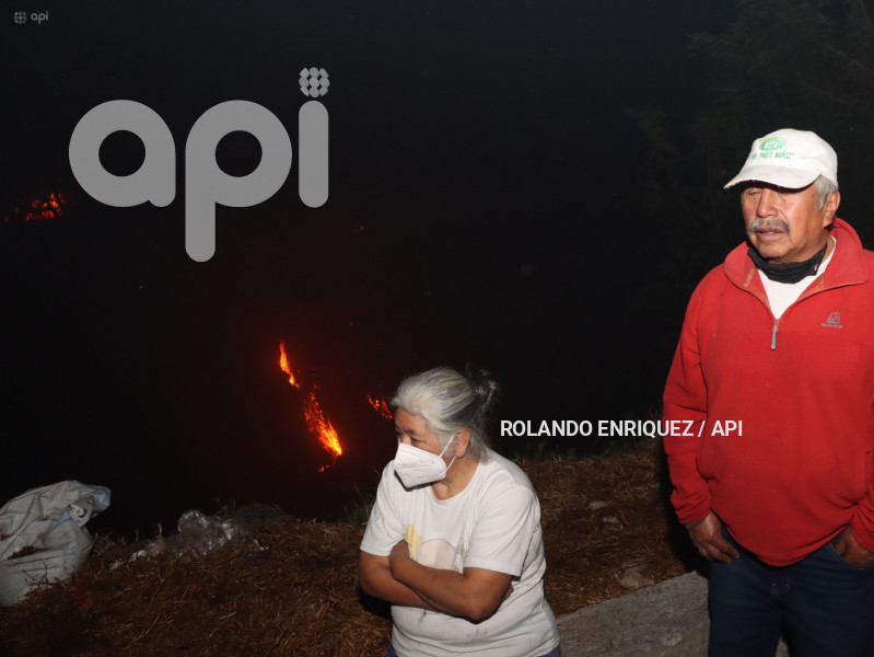 INCENDIO-QUITO-GUAPULO