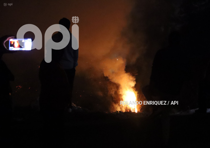 INCENDIO-QUITO-GUAPULO