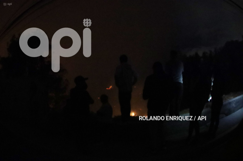 INCENDIO-QUITO-GUAPULO