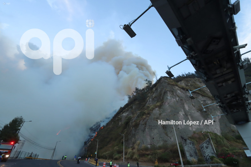 UIO-INCENDIO-SIMÓN-BOLÍVAR