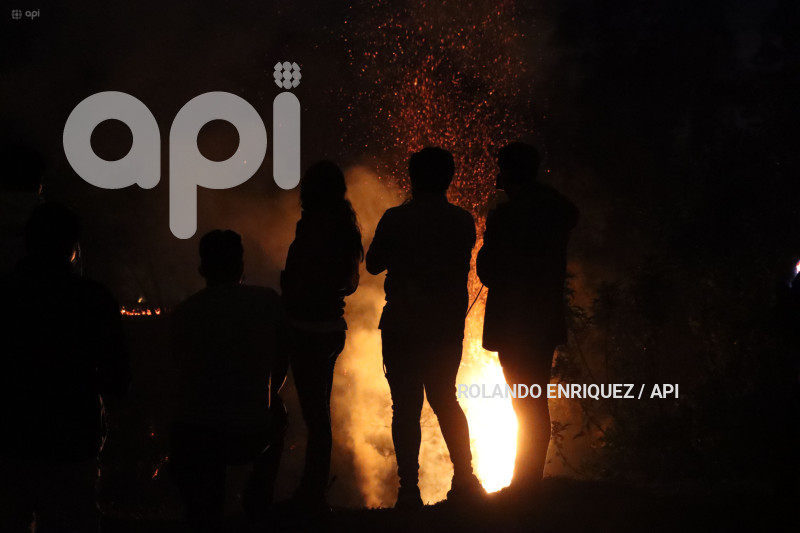 INCENDIO-QUITO-GUAPULO