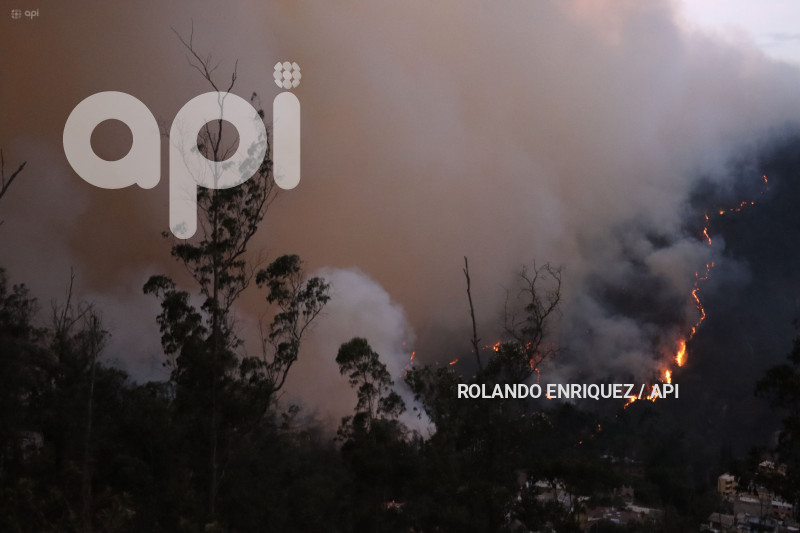 INCENDIO-QUITO-GUAPULO
