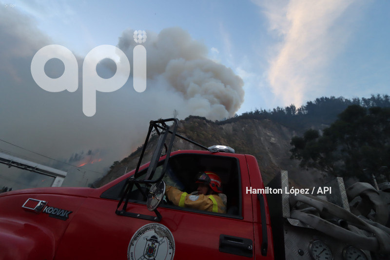 UIO-INCENDIO-SIMÓN-BOLÍVAR