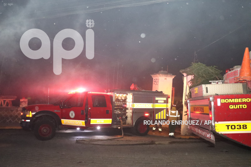 INCENDIO-QUITO-GUAPULO