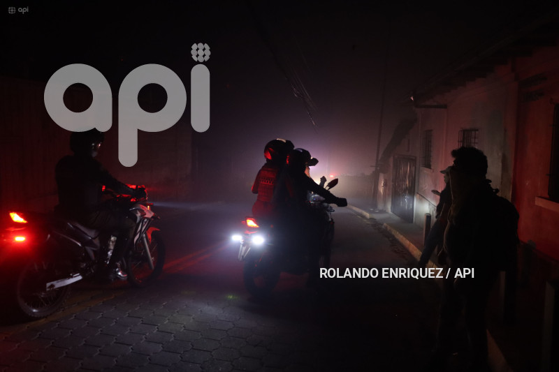 INCENDIO-QUITO-GUAPULO