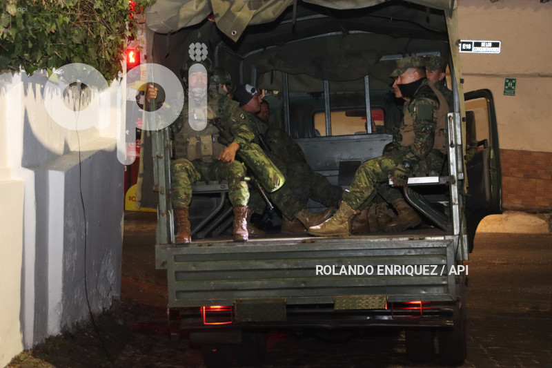 INCENDIO-QUITO-GUAPULO