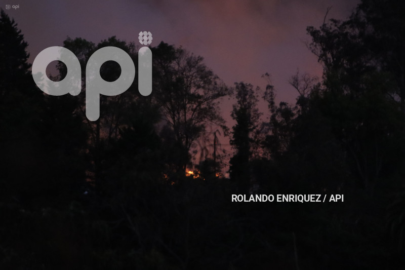 INCENDIO-QUITO-GUAPULO