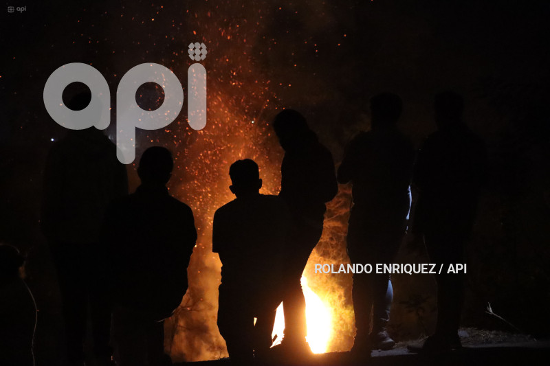 INCENDIO-QUITO-GUAPULO