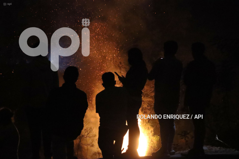 INCENDIO-QUITO-GUAPULO
