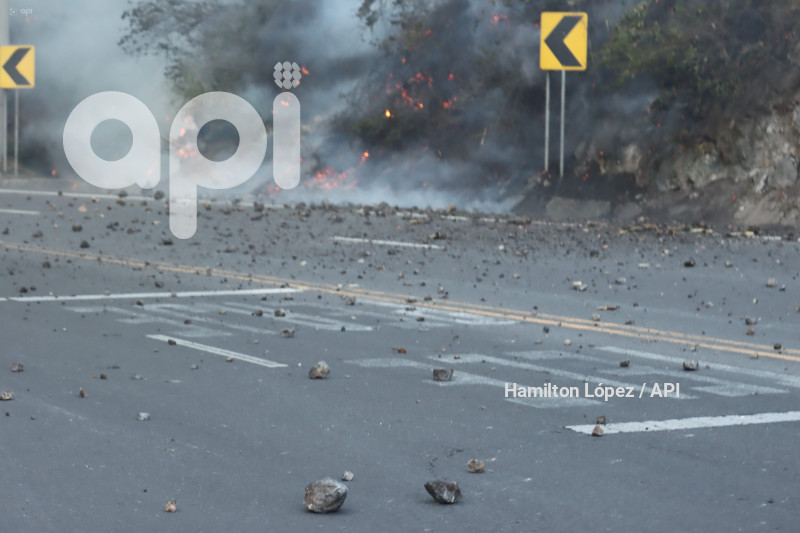 UIO-INCENDIO-SIMÓN-BOLÍVAR