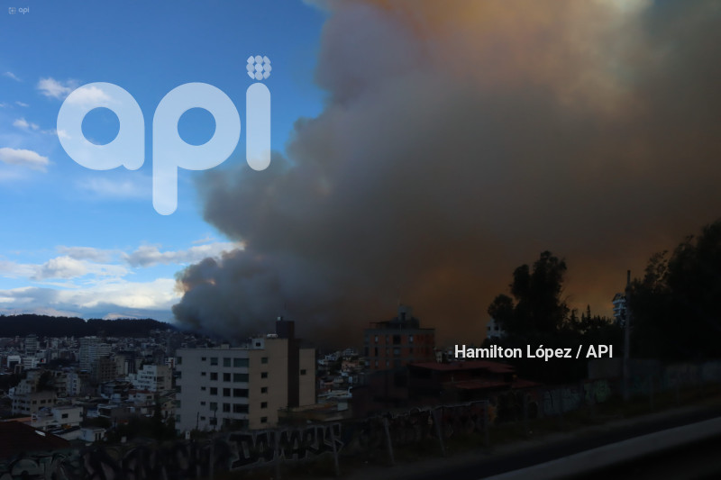 UIO-INCENDIO-SIMÓN-BOLÍVAR