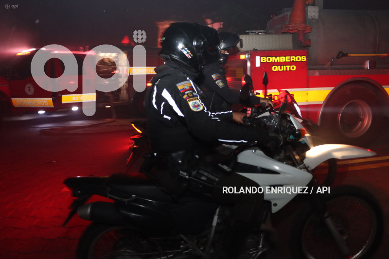 INCENDIO-QUITO-GUAPULO