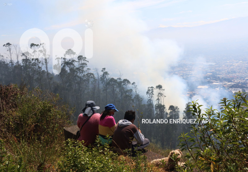 INCENDIO-CERRO-AUQUI