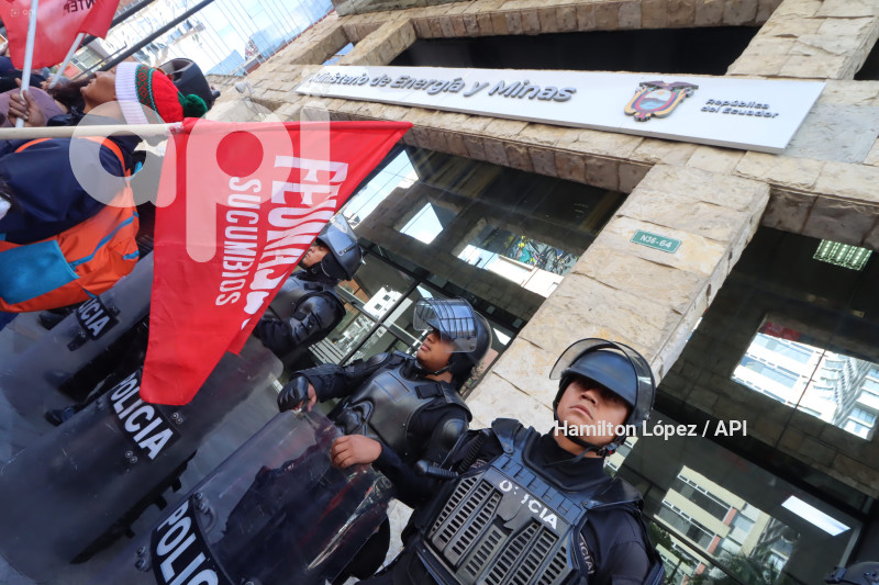UIO-PROTESTA-TRABAJADORES-OCP