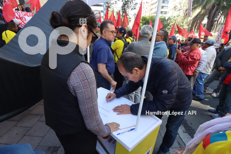 UIO-PROTESTA-TRABAJADORES-OCP