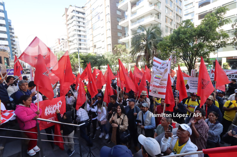 UIO-PROTESTA-TRABAJADORES-OCP