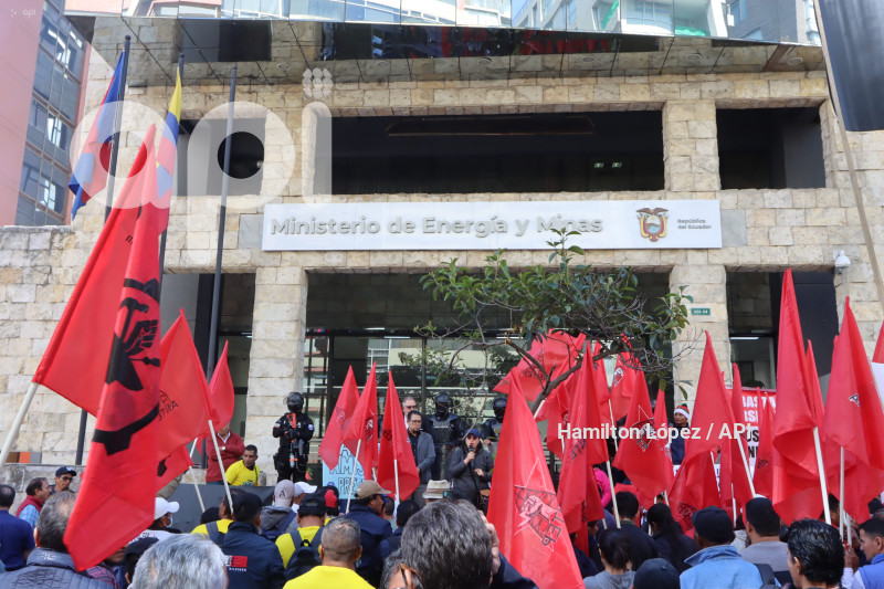 UIO-PROTESTA-TRABAJADORES-OCP