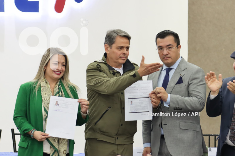 UIO-INSCRIPCIÓN-PRESIDENCIAL-ARAUS-CARRERA