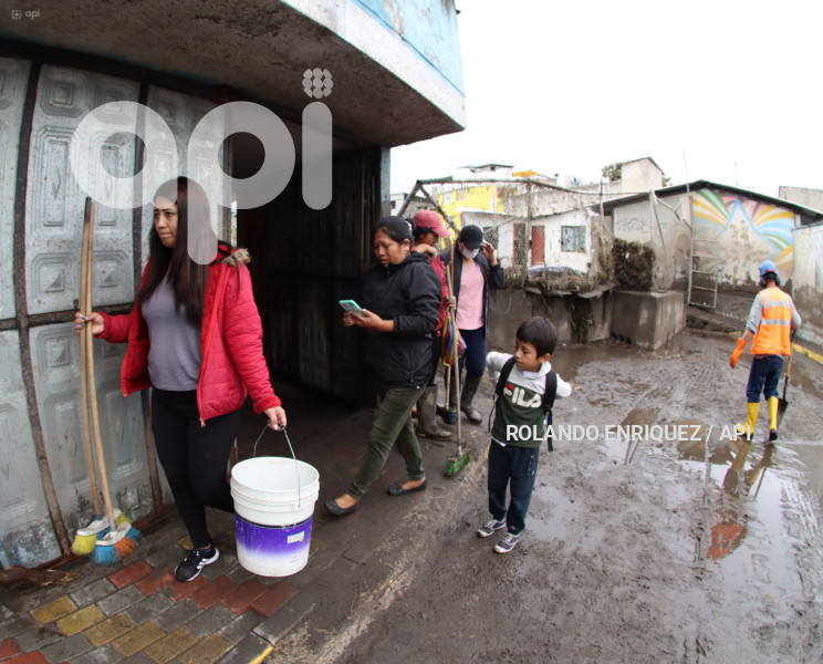 LIMPIEZA-INUNDACIONES-SUR-QUITO