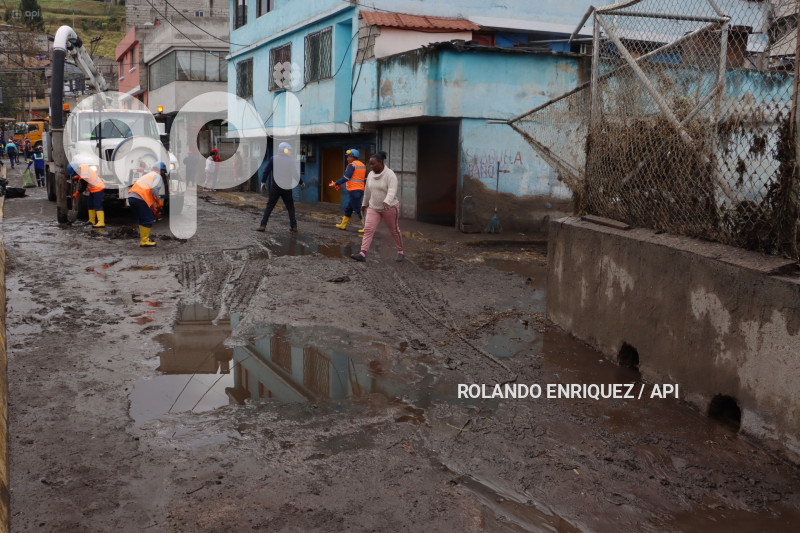 LIMPIEZA-INUNDACIONES-SUR-QUITO