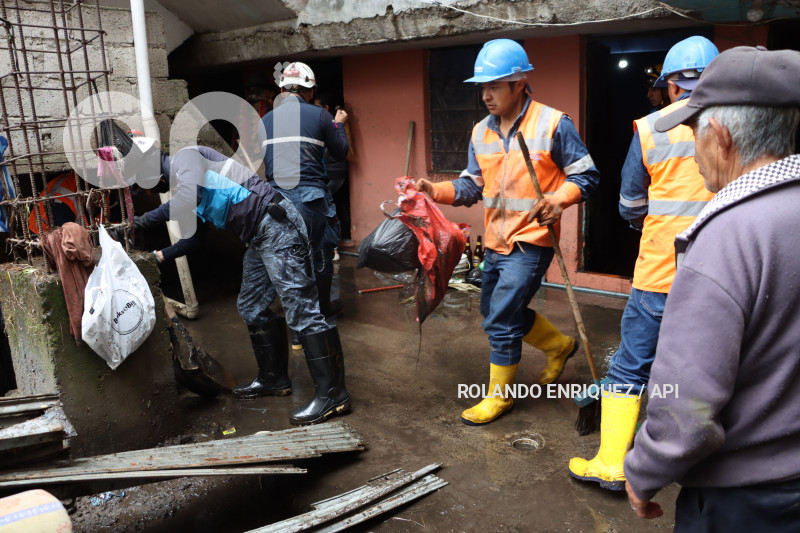 LIMPIEZA-INUNDACIONES-SUR-QUITO