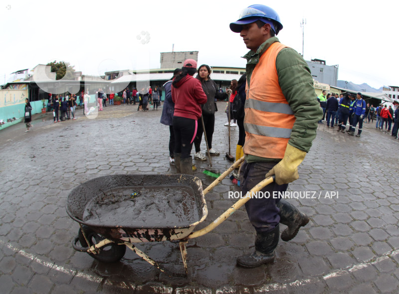 LIMPIEZA-INUNDACIONES-SUR-QUITO
