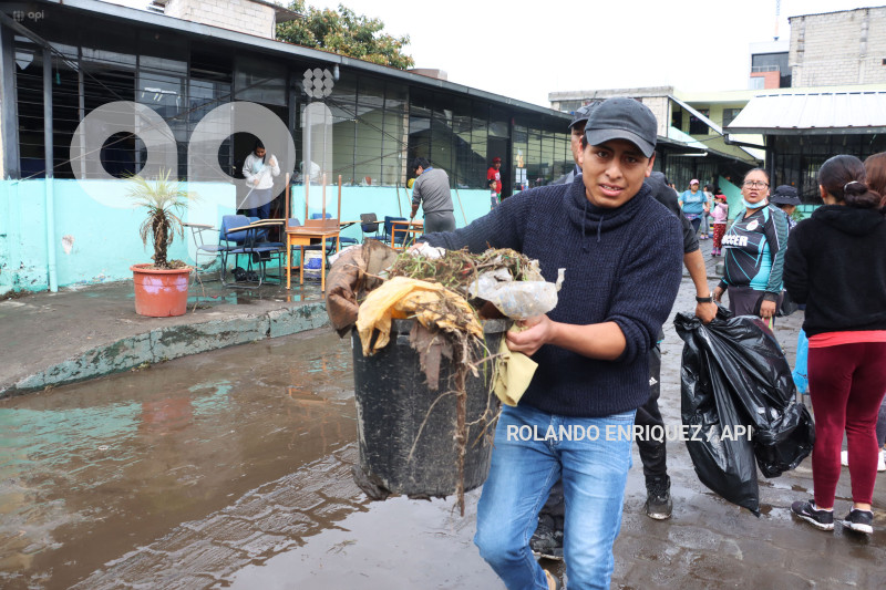 LIMPIEZA-INUNDACIONES-SUR-QUITO