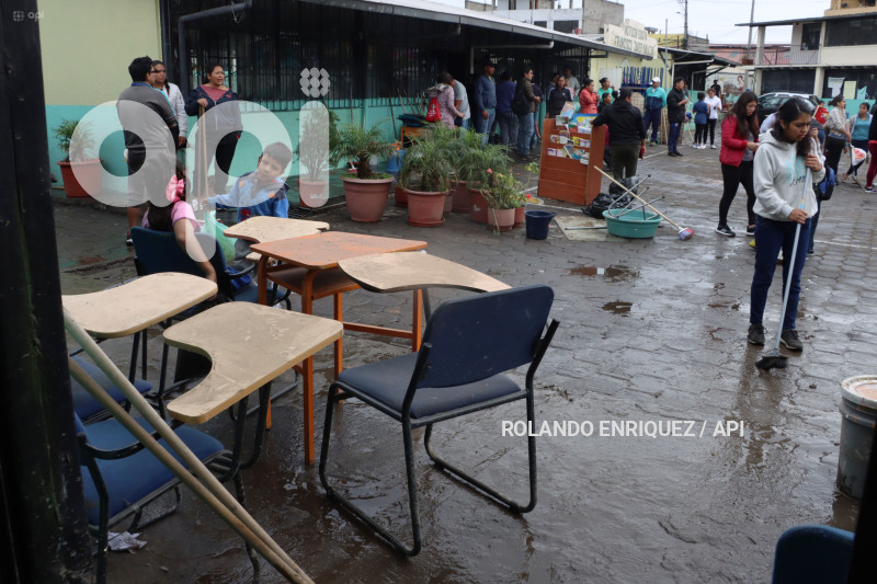 LIMPIEZA-INUNDACIONES-SUR-QUITO