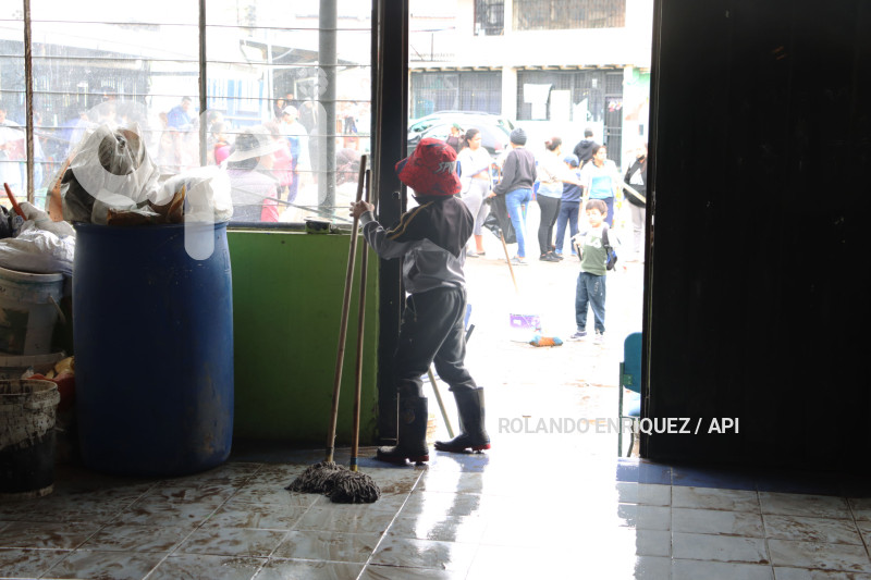 LIMPIEZA-INUNDACIONES-SUR-QUITO