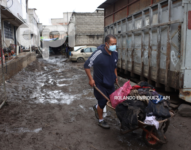 LIMPIEZA-INUNDACIONES-SUR-QUITO
