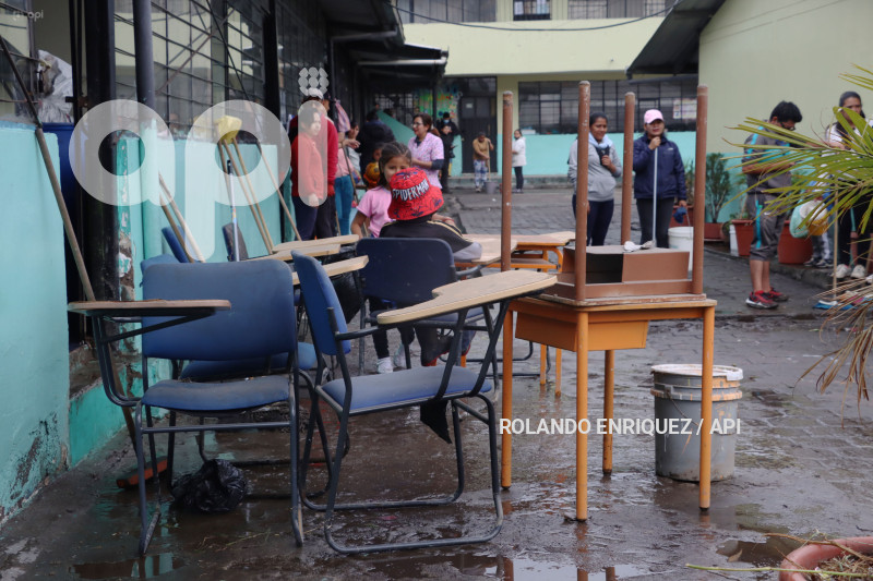 LIMPIEZA-INUNDACIONES-SUR-QUITO