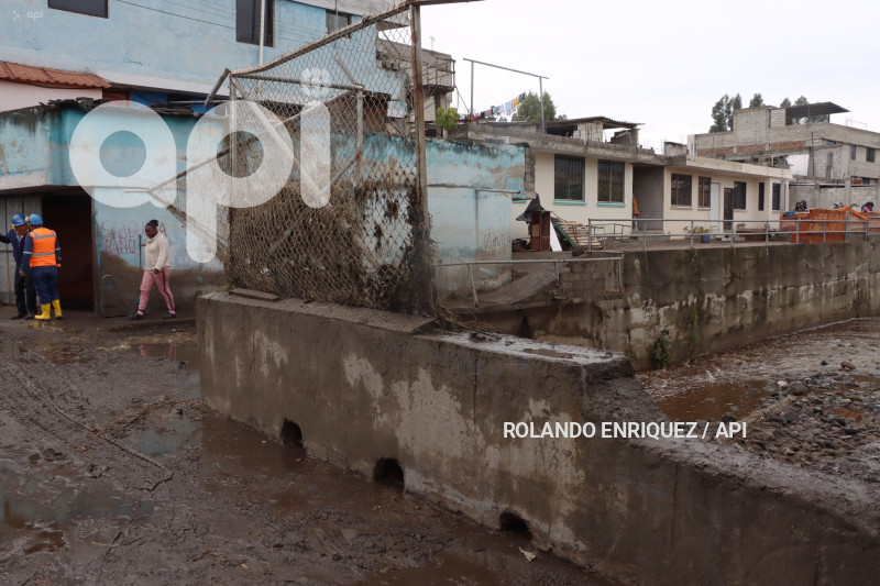 LIMPIEZA-INUNDACIONES-SUR-QUITO