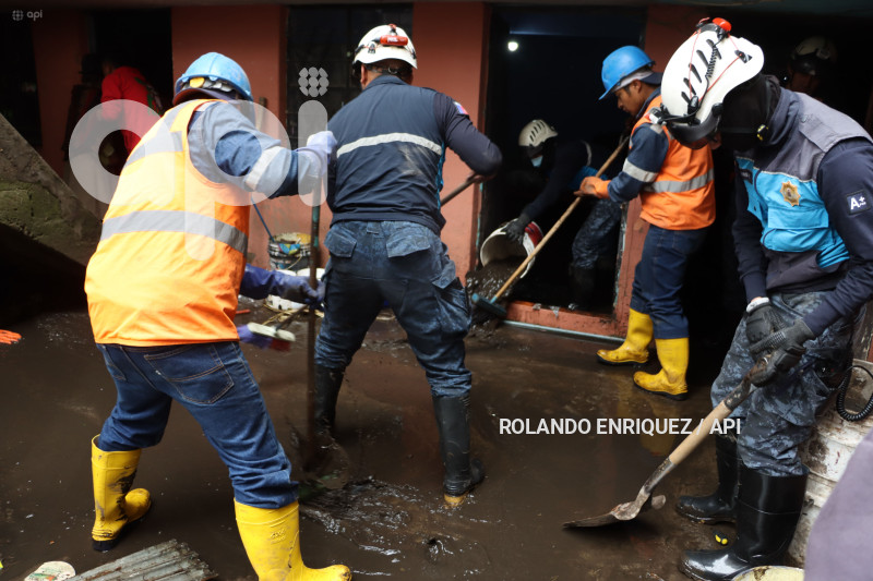 LIMPIEZA-INUNDACIONES-SUR-QUITO