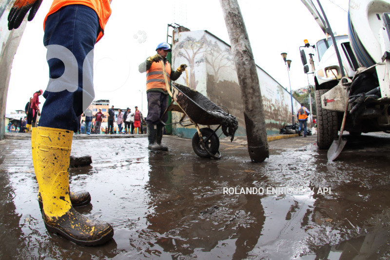 LIMPIEZA-INUNDACIONES-SUR-QUITO