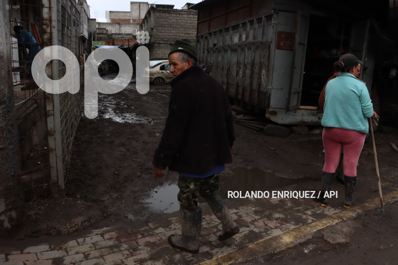 LIMPIEZA-INUNDACIONES-SUR-QUITO