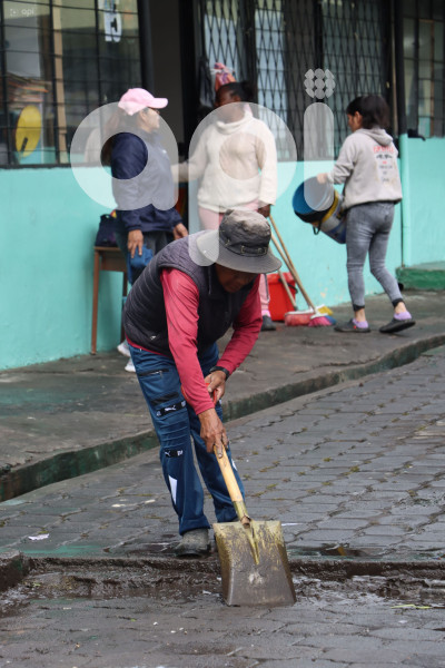 LIMPIEZA-INUNDACIONES-SUR-QUITO