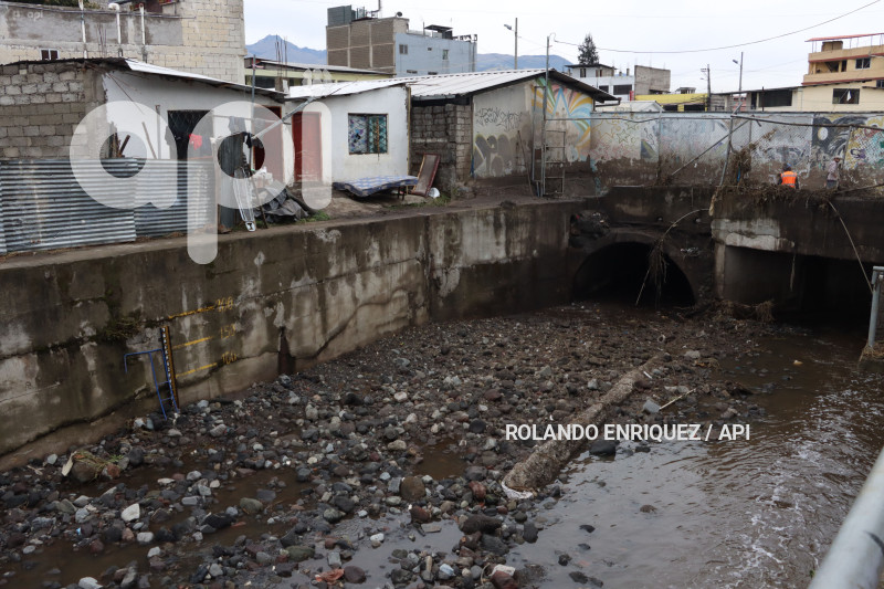 LIMPIEZA-INUNDACIONES-SUR-QUITO