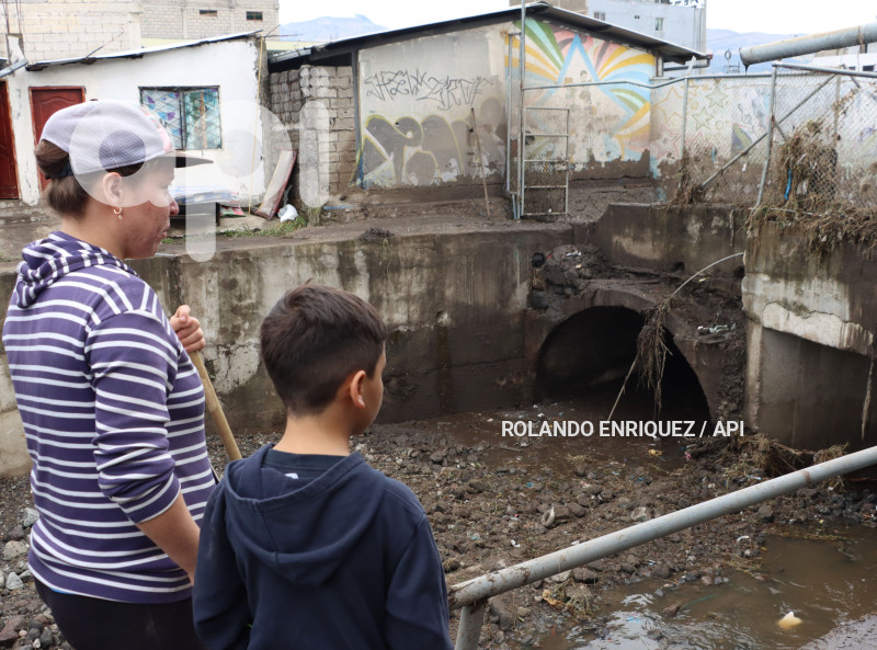 LIMPIEZA-INUNDACIONES-SUR-QUITO