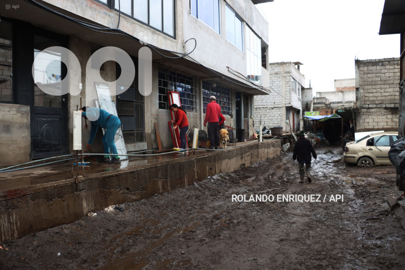 LIMPIEZA-INUNDACIONES-SUR-QUITO